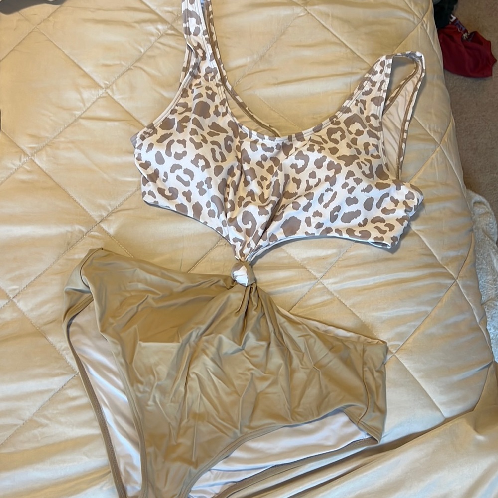 Pink lily one piece swim neutral cheetah Xl